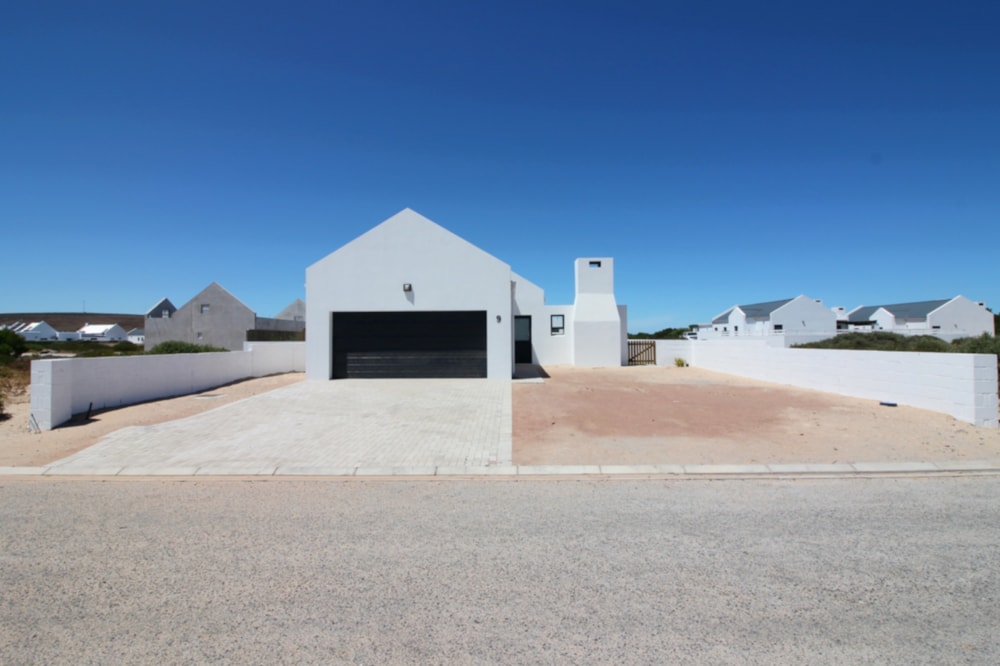 Single-storey house for sale in Britannia Bay - LA1723654 Single-storey house for sale in Britannia Bay - LA1723654