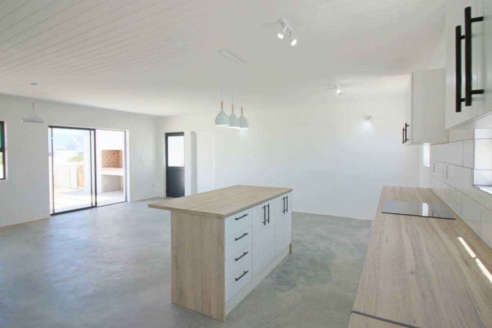 Single-storey house for sale in Britannia Bay - LA1723654 Single-storey house for sale in Britannia Bay - LA1723654