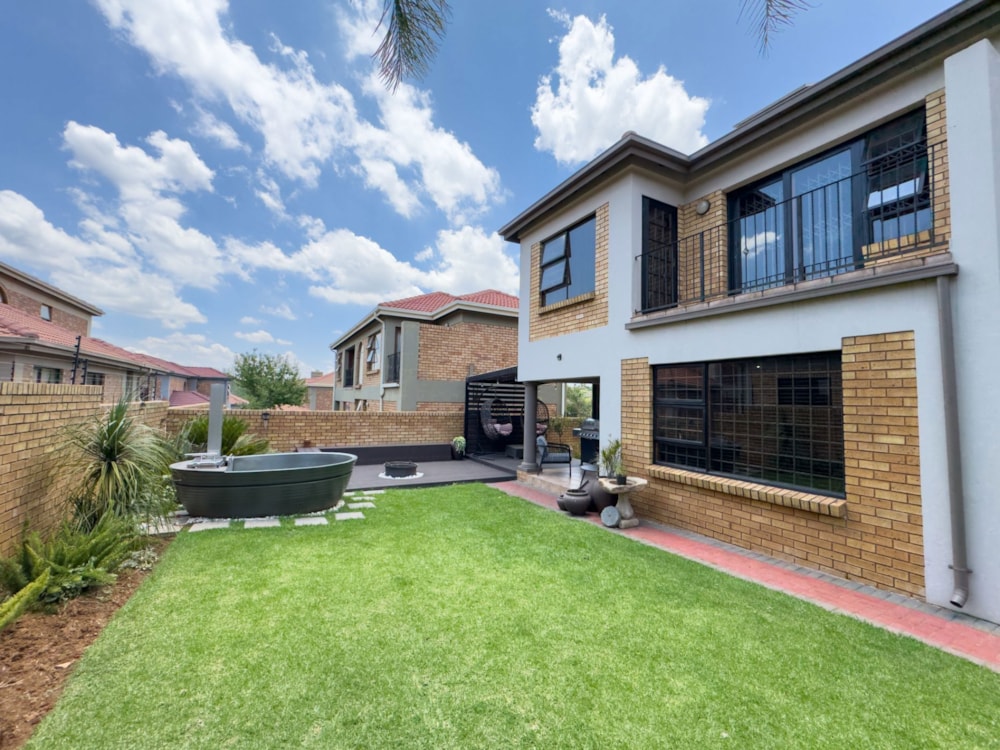 Security complex home for sale in Van Riebeeck Park, Kempton Park - KTP1724752 Security complex home for sale in Van Riebeeck Park, Kempton Park - KTP1724752