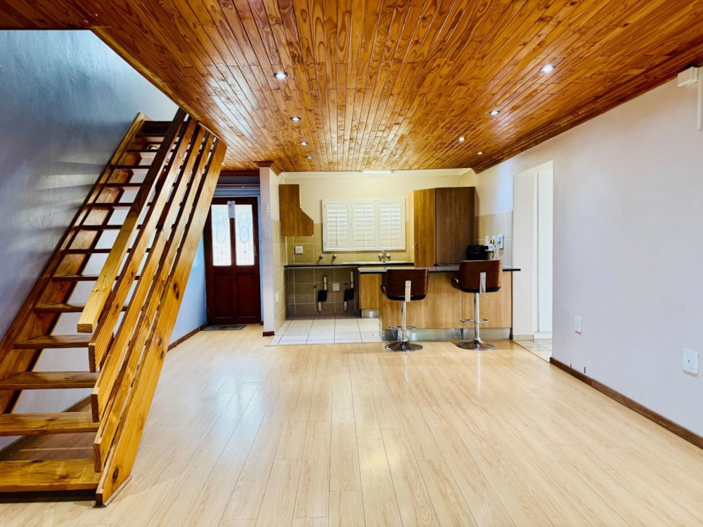 House for sale in Pomona - KTP1725308