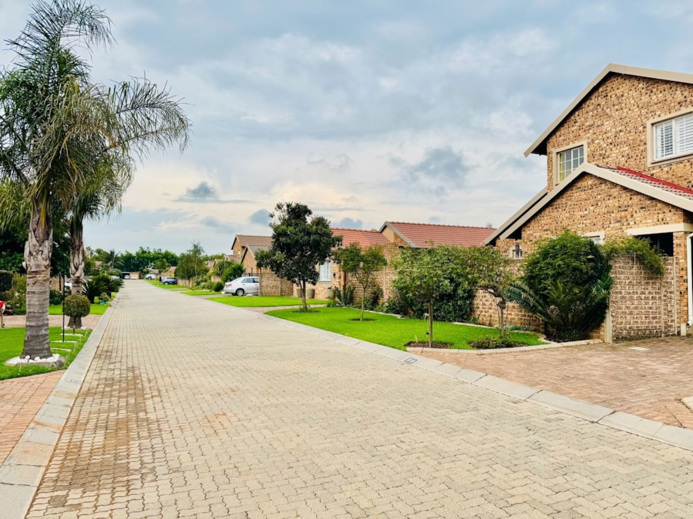 House for sale in Pomona - KTP1725308