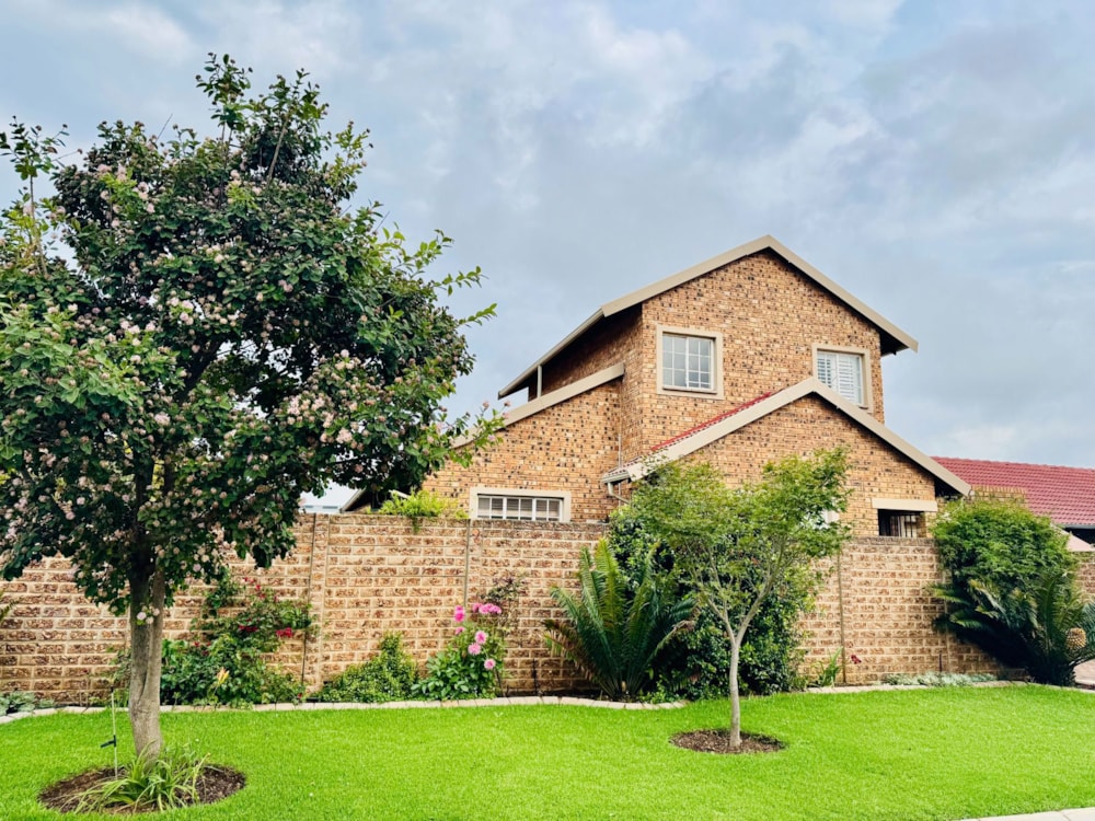 House for sale in Pomona - KTP1725308