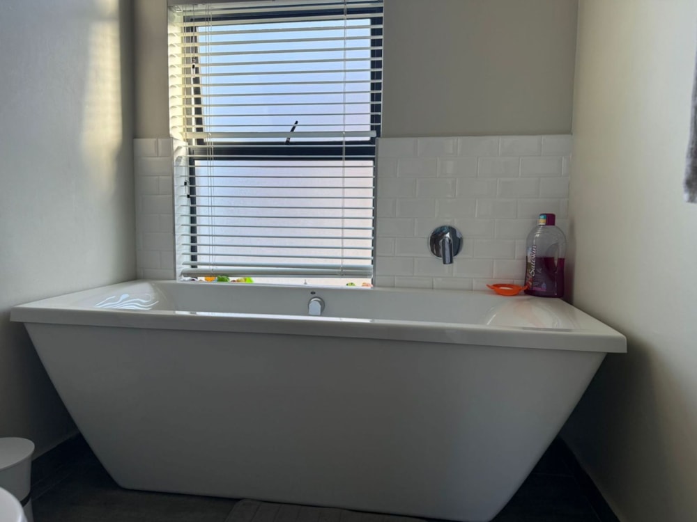 Townhouse sold in Woodland Hills - 1BX1708622