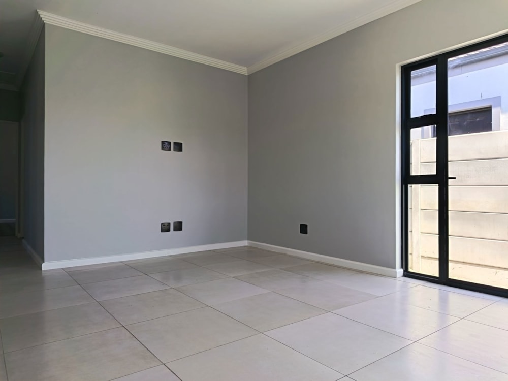 House for sale in Grassy Park - 1OT1668845 House for sale in Grassy Park - 1OT1668845