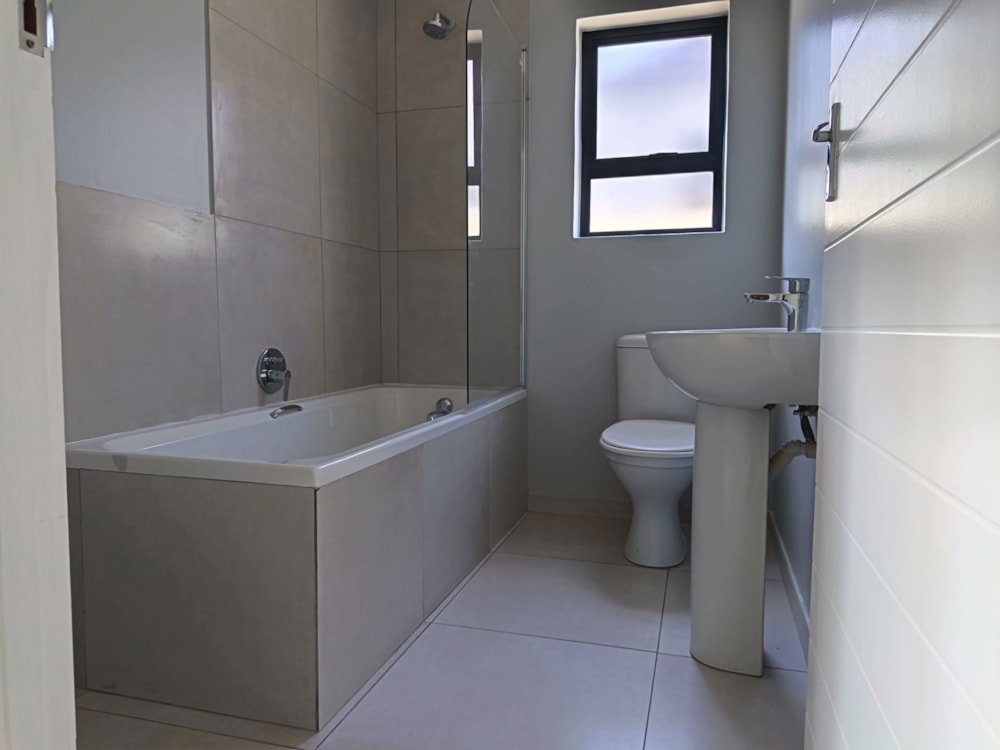 House for sale in Grassy Park - 1OT1668845 House for sale in Grassy Park - 1OT1668845