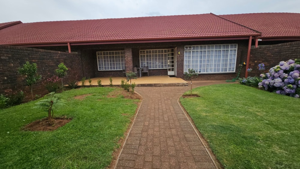 Townhouse sold in Three Rivers Proper - 1VT1678159