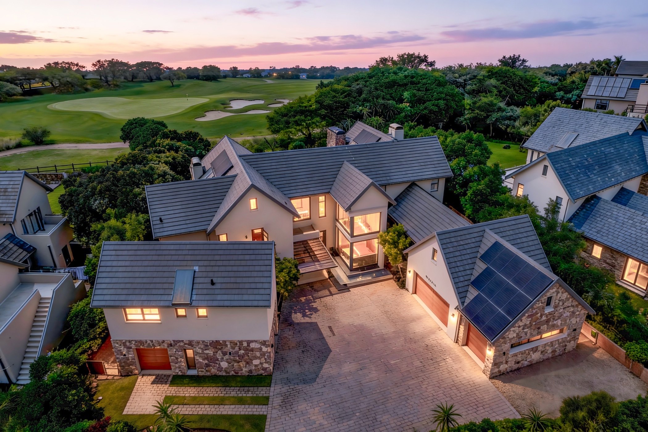 Golf estate house for sale in Cotswold Downs Estate - 1KF1690893