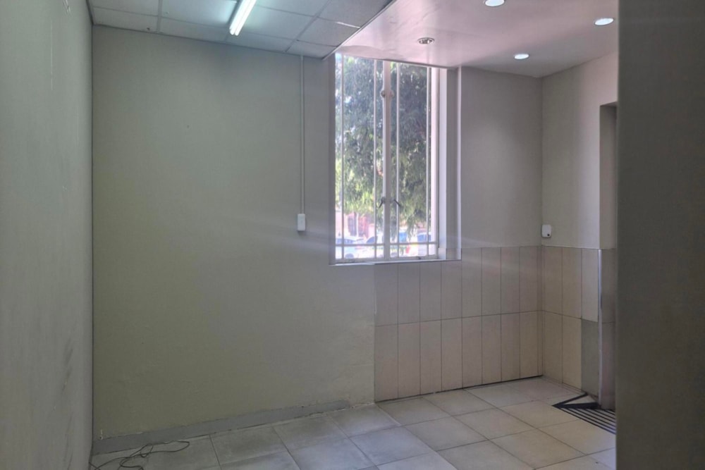 Commercial Building to rent in Grahamstown Central (Makhanda Central) - 1GC1704102 Commercial Building to rent in Grahamstown Central (Makhanda Central) - 1GC1704102
