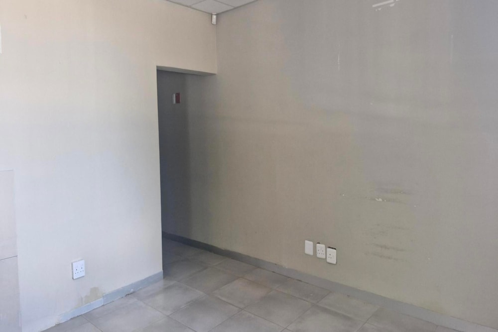 Commercial Building to rent in Grahamstown Central (Makhanda Central) - 1GC1704102 Commercial Building to rent in Grahamstown Central (Makhanda Central) - 1GC1704102