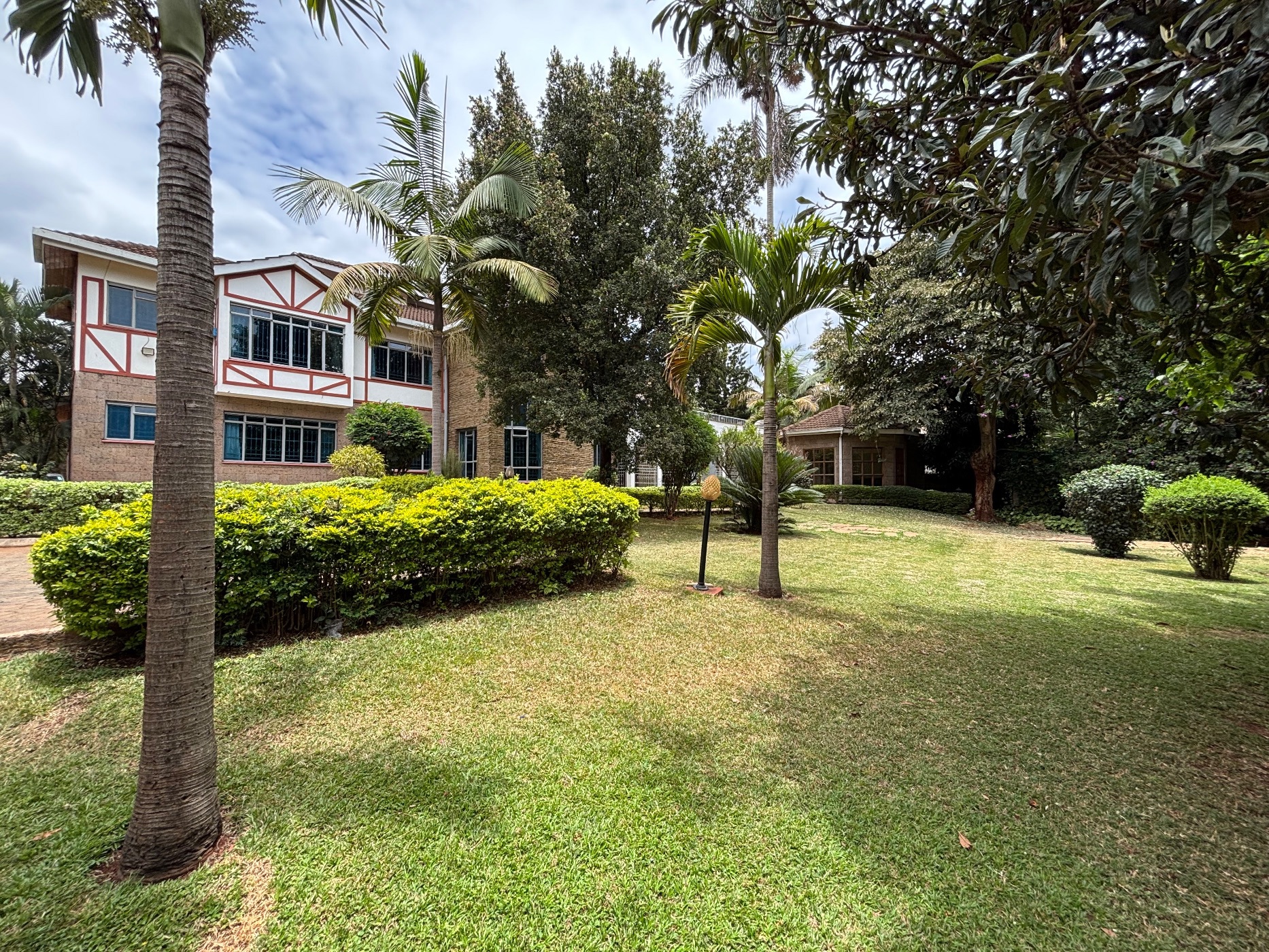 Multi-storey house to rent in Runda , Kenya - 3KE1715877