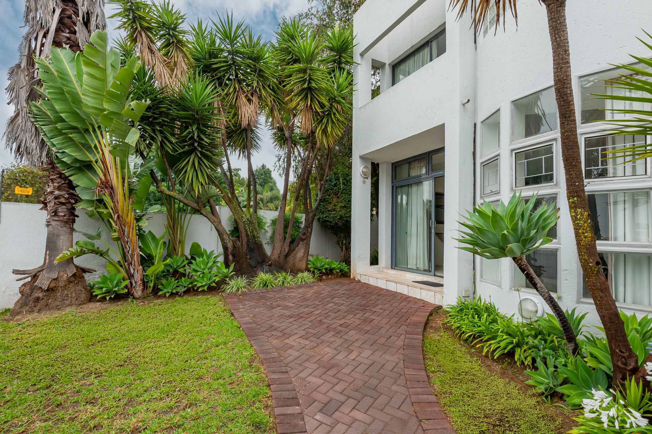 Double-storey apartment to rent in Lyme Park - JBL1721214