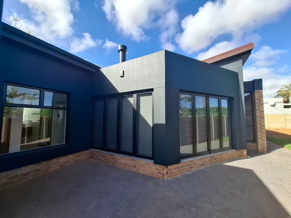 House for sale in Riversdale, Garden Route - 1SR1724541 House for sale in Riversdale, Garden Route - 1SR1724541