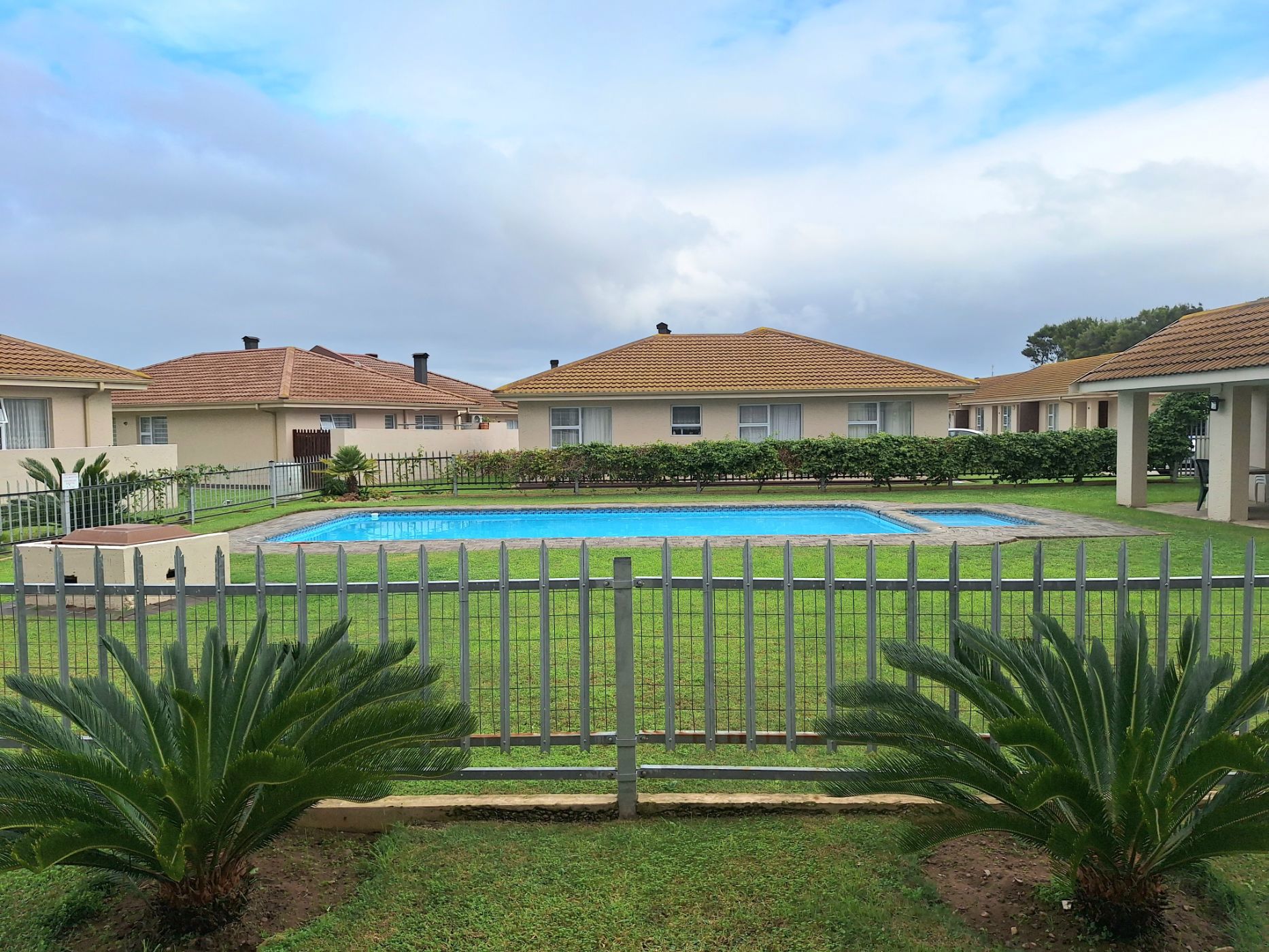 Townhouse for sale in Hartenbos - 1MB1723226