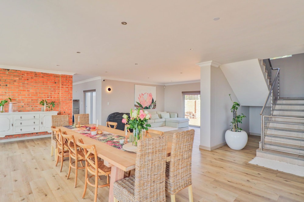 Double-storey house for sale in Hartenbos Heuwels - 1MB1723462 Double-storey house for sale in Hartenbos Heuwels - 1MB1723462