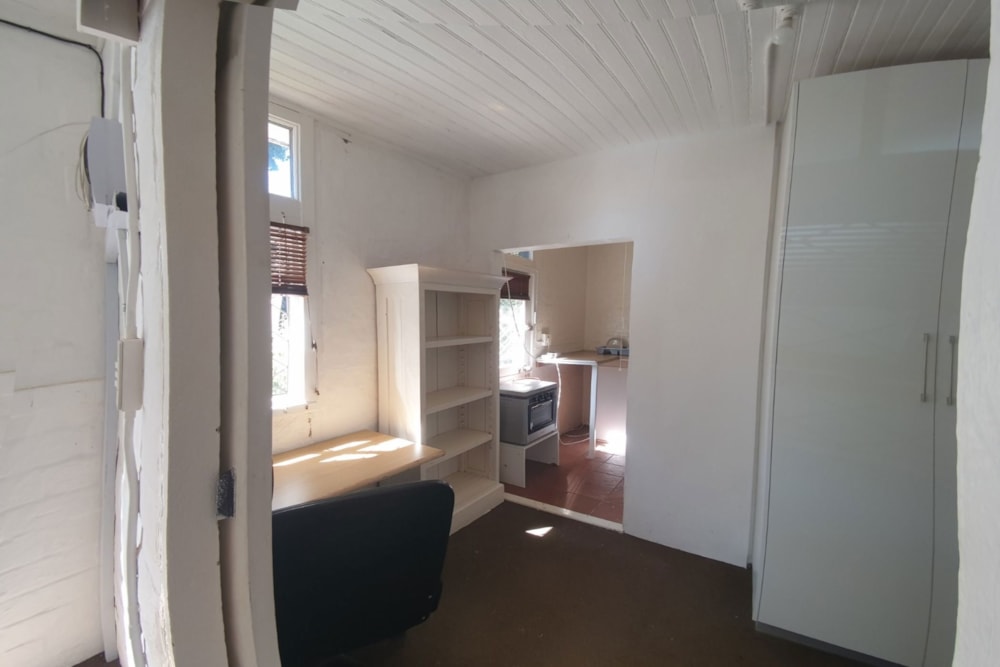 Garden apartment let in Kingswood - 1GC1723444