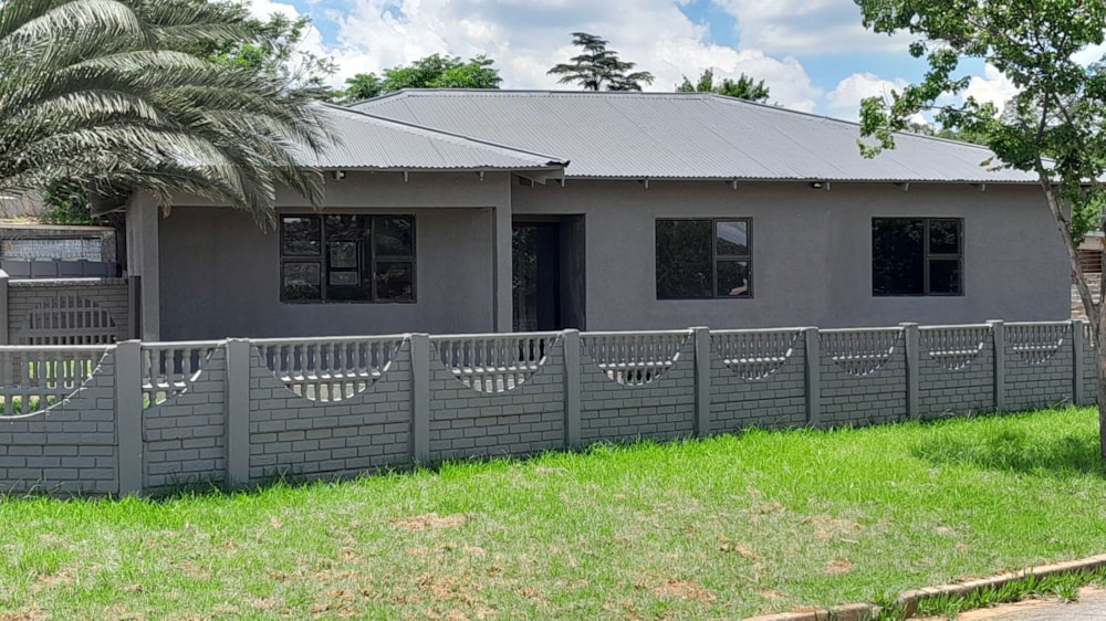 House for sale in Vanderbijlpark CW 6 - 1VT1723617 House for sale in Vanderbijlpark CW 6 - 1VT1723617