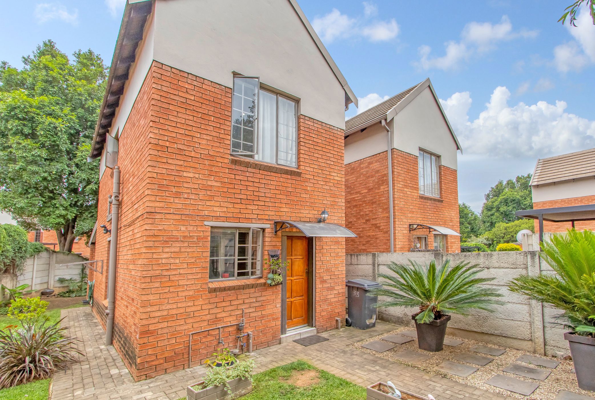 Townhouse for sale in North Riding - FW1723634