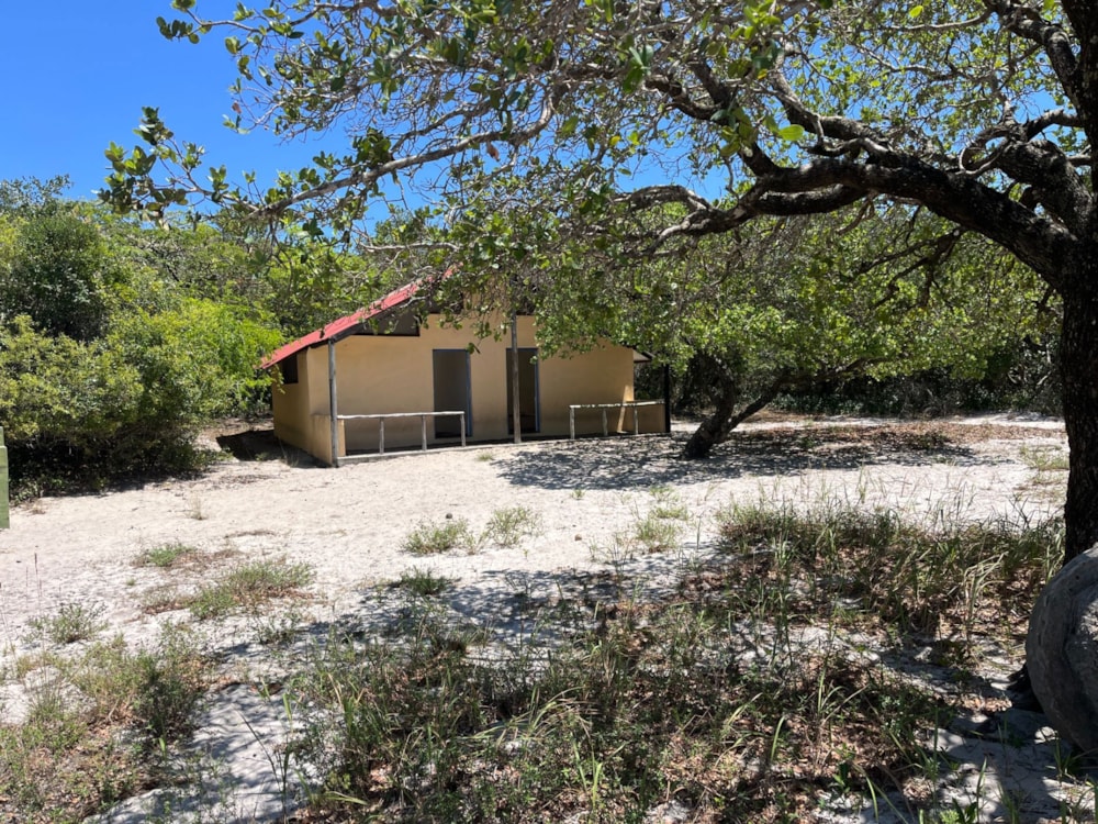 Beach resort for sale in Praia de Macaneta, Mozambique - 3MQ1723721