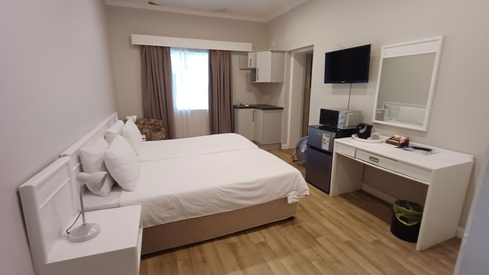 Hotel to rent in Ou Dorp - 1JF1723945