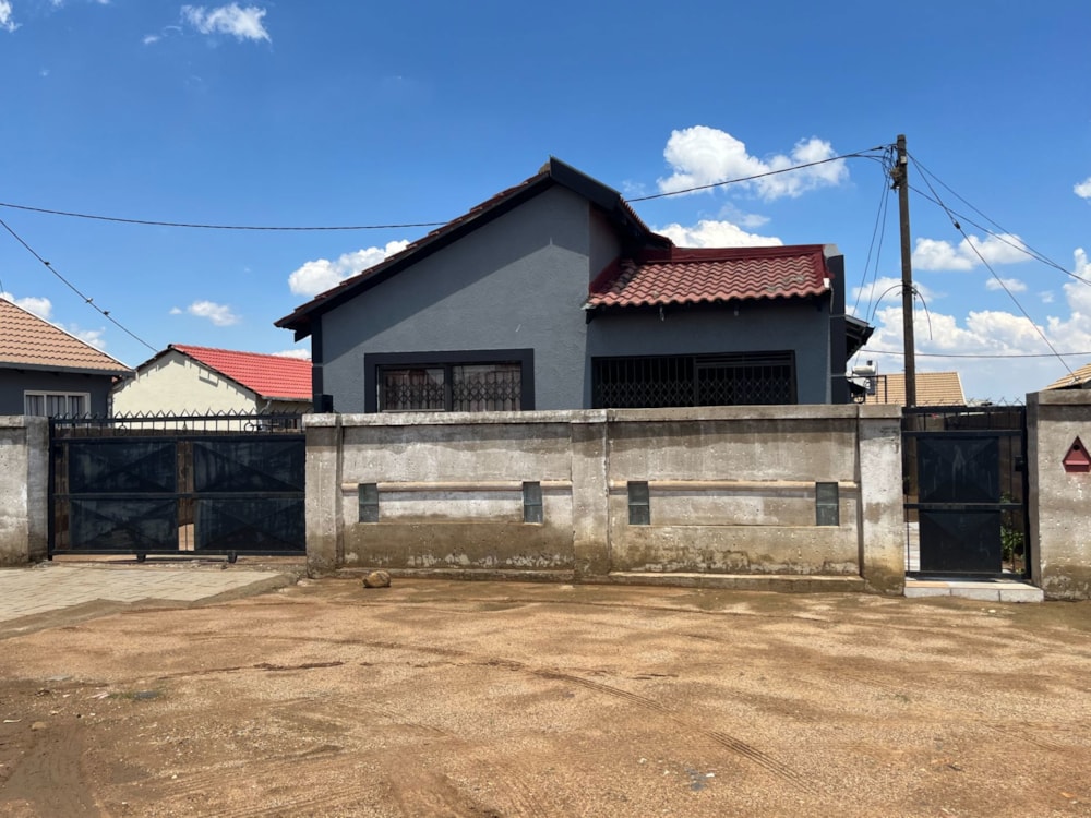 House for sale in Stretford - 1VT1724887