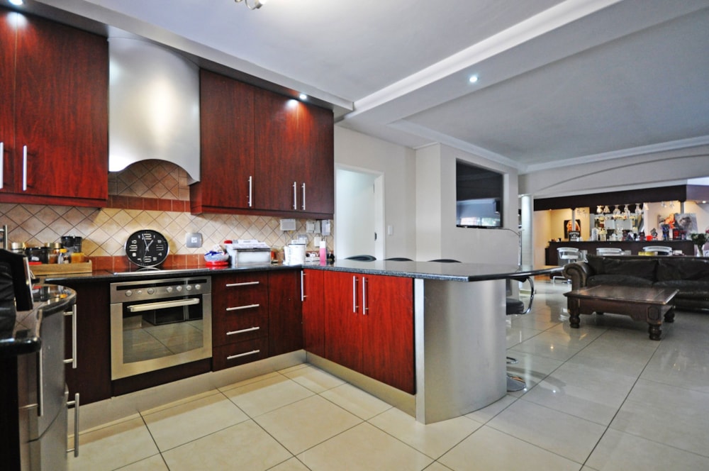 Security complex home to rent in Three Rivers North - 1VT1724030 Security complex home to rent in Three Rivers North - 1VT1724030