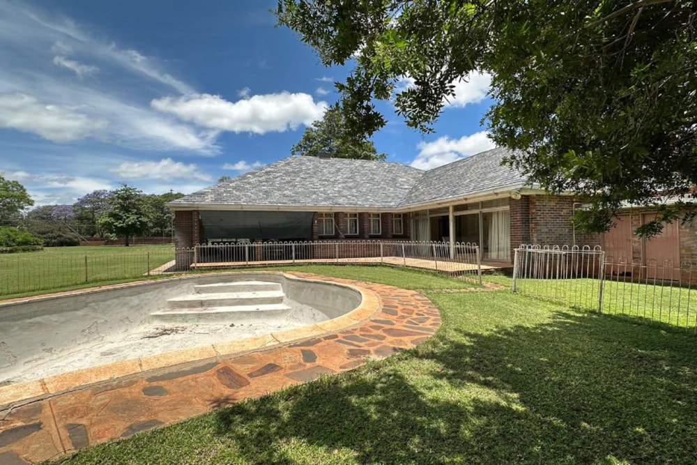 House for sale in Suburbs, Zimbabwe - 3ZB1724136 House for sale in Suburbs, Zimbabwe - 3ZB1724136