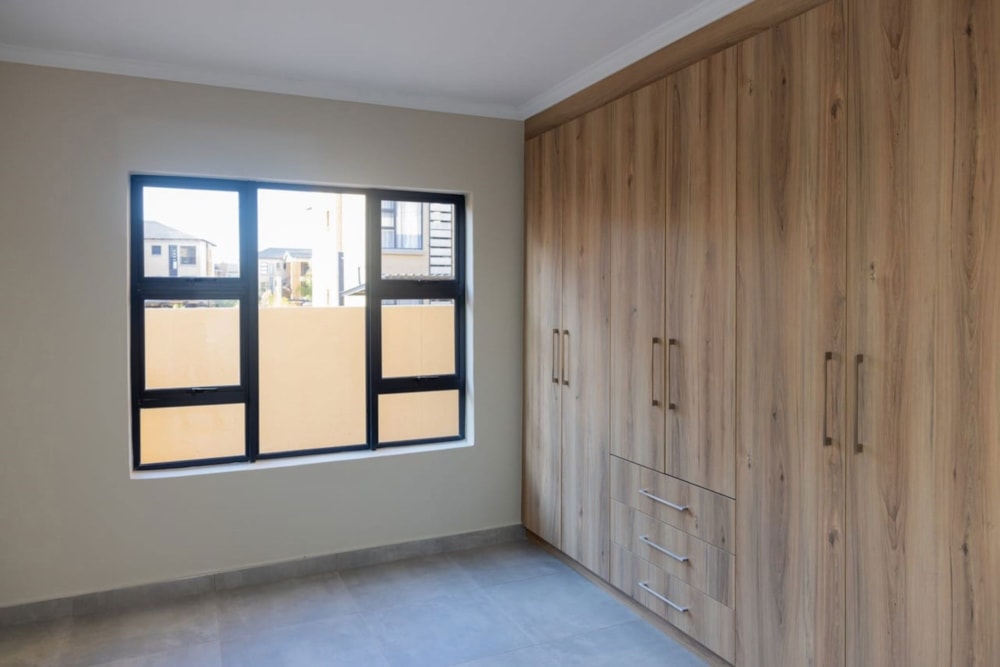 Security complex home for sale in Heuwelsig, Kimberley - 1KJ1724162 Security complex home for sale in Heuwelsig, Kimberley - 1KJ1724162