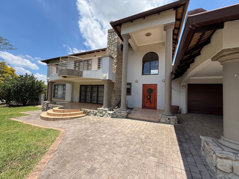 Golf estate house for sale in Bankenveld  - 1WD1724359