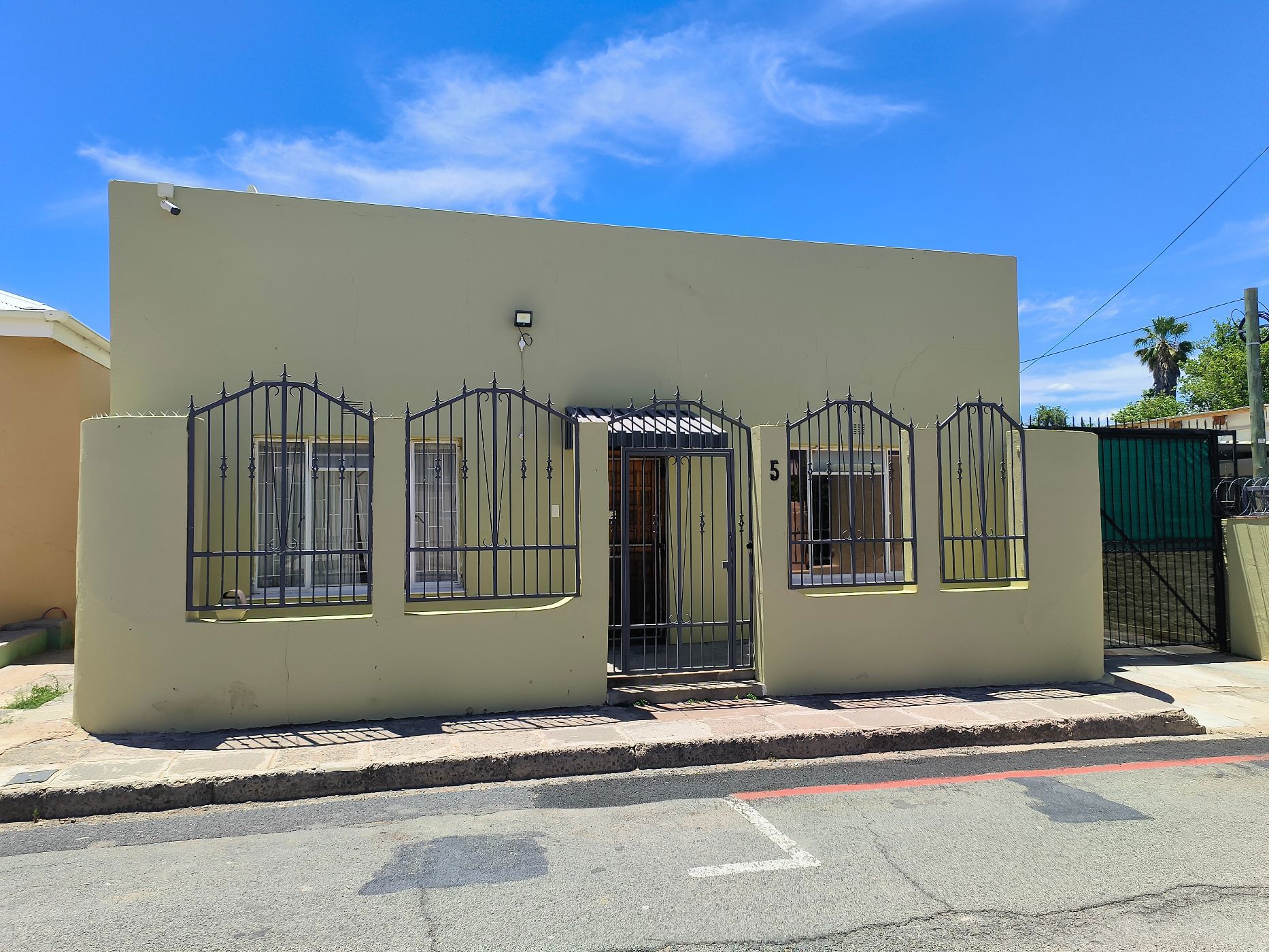 House for sale in Middedorp, Beaufort West - 1KK1724234