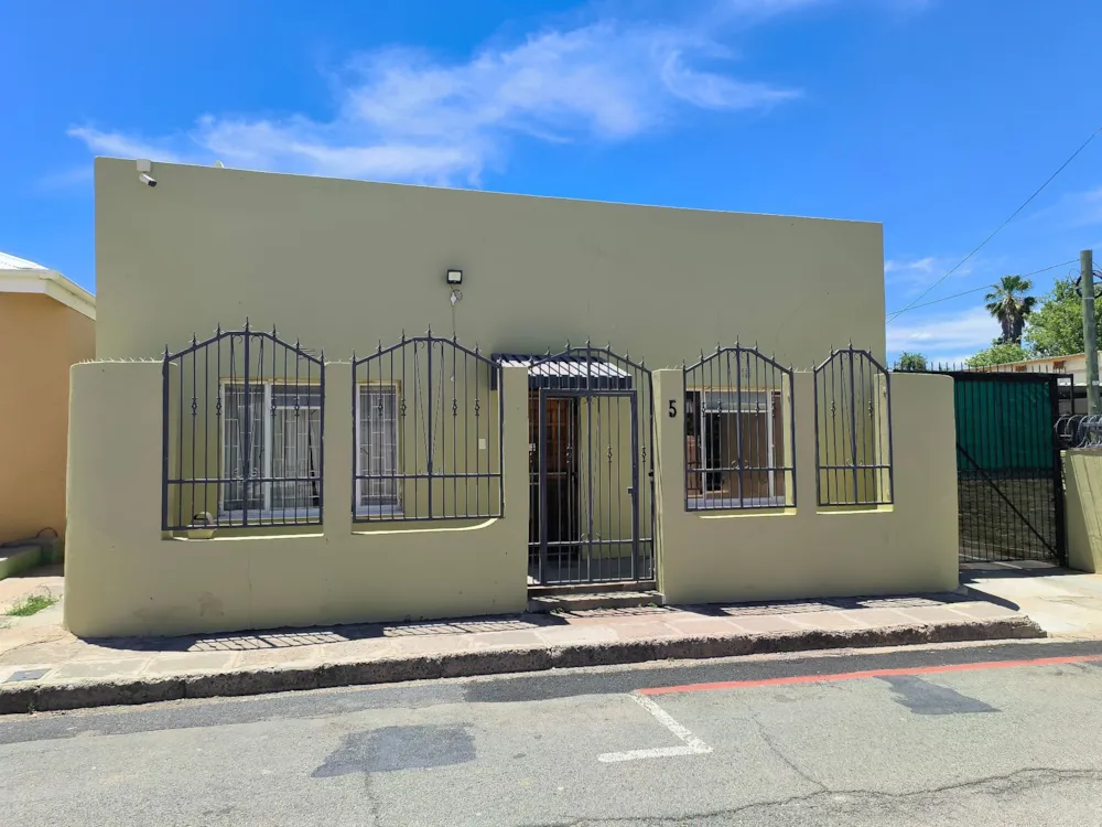 House sold in Middedorp, Beaufort West - 1KK1724234 House sold in Middedorp, Beaufort West - 1KK1724234