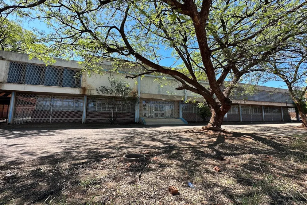 Commercial Building for sale in Donnington, Zimbabwe - 3ZB1724372 Commercial Building for sale in Donnington, Zimbabwe - 3ZB1724372