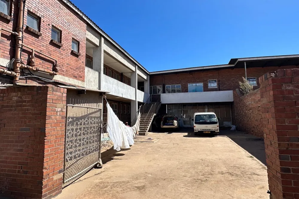 Commercial Building for sale in Donnington, Zimbabwe - 3ZB1724372 Commercial Building for sale in Donnington, Zimbabwe - 3ZB1724372