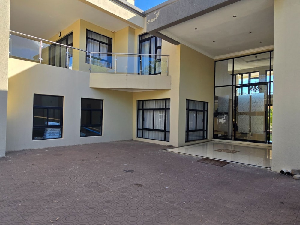 Double-storey house to rent in Phakalane Golf Estate, Botswana - 3BO1724392 Double-storey house to rent in Phakalane Golf Estate, Botswana - 3BO1724392