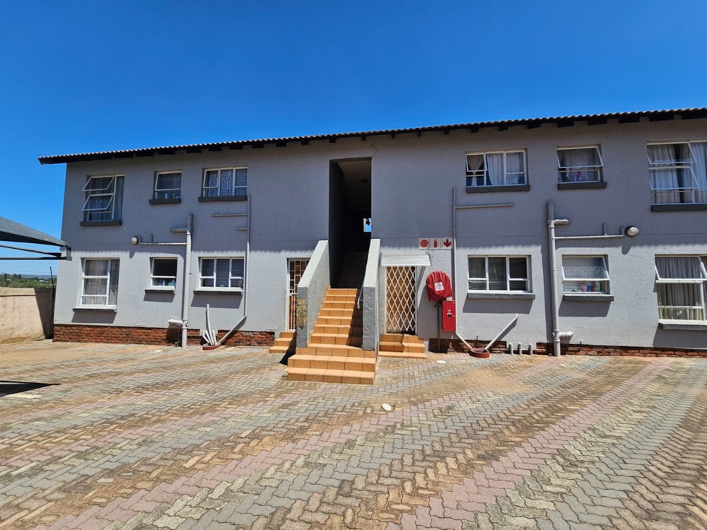 Apartment for sale in Rensburg - 1SP1724588 Apartment for sale in Rensburg - 1SP1724588