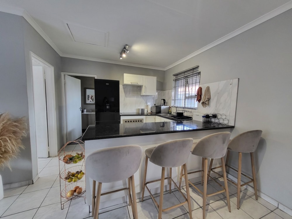 Apartment let in Arboretum, Richards Bay - 1RY1724520