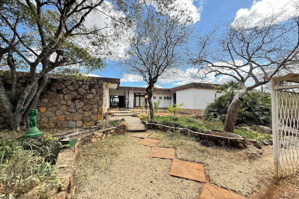 House for sale in Burnside, Bulawayo, Zimbabwe - 3ZB1724549 House for sale in Burnside, Bulawayo, Zimbabwe - 3ZB1724549