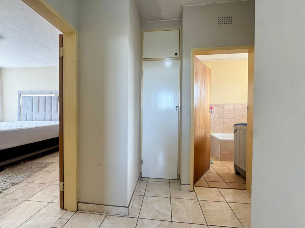 Bachelor apartment for sale in Polokwane Central - 1PS1724614