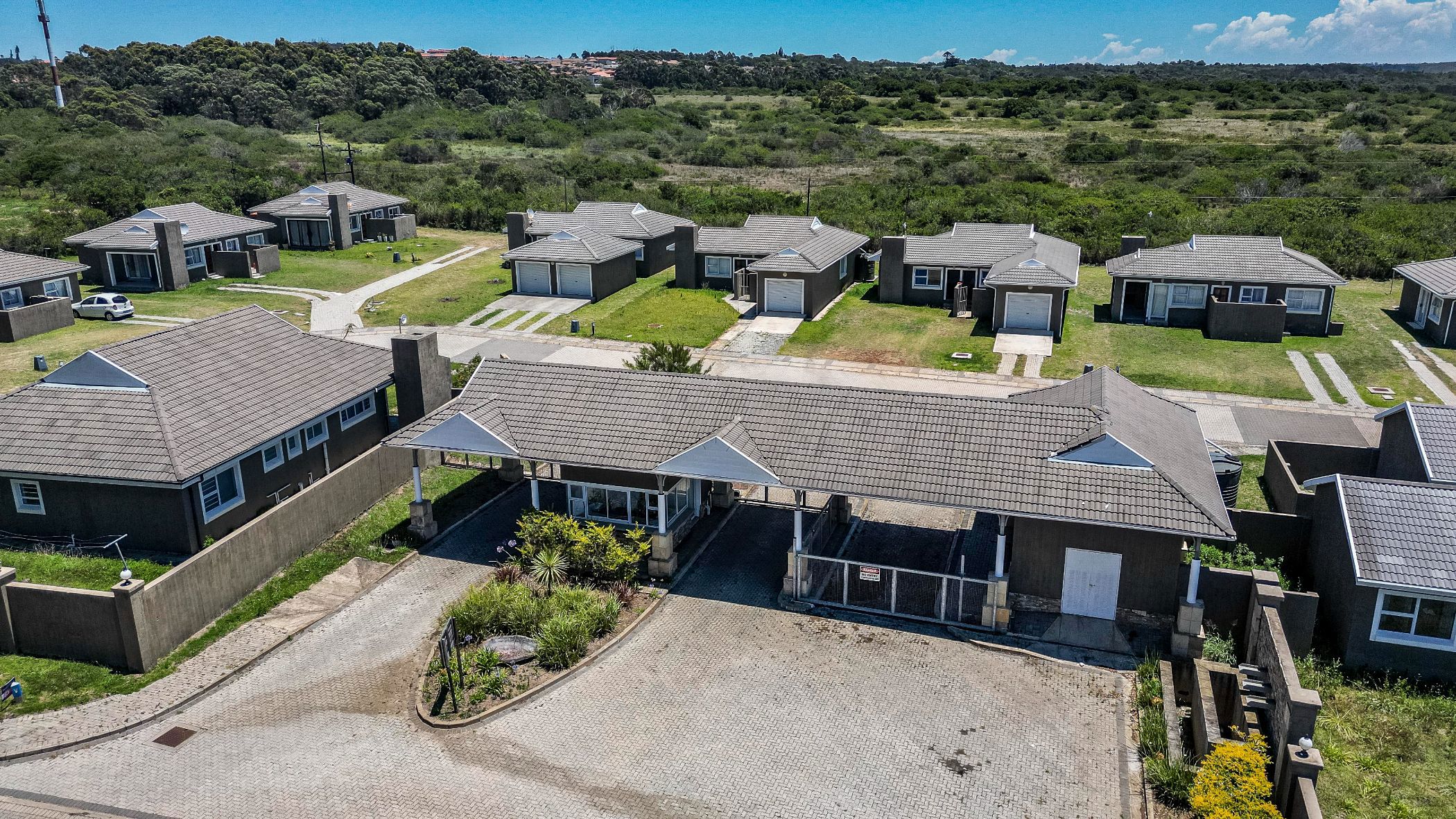 House for sale in Kidds Beach - 1EZ1724755