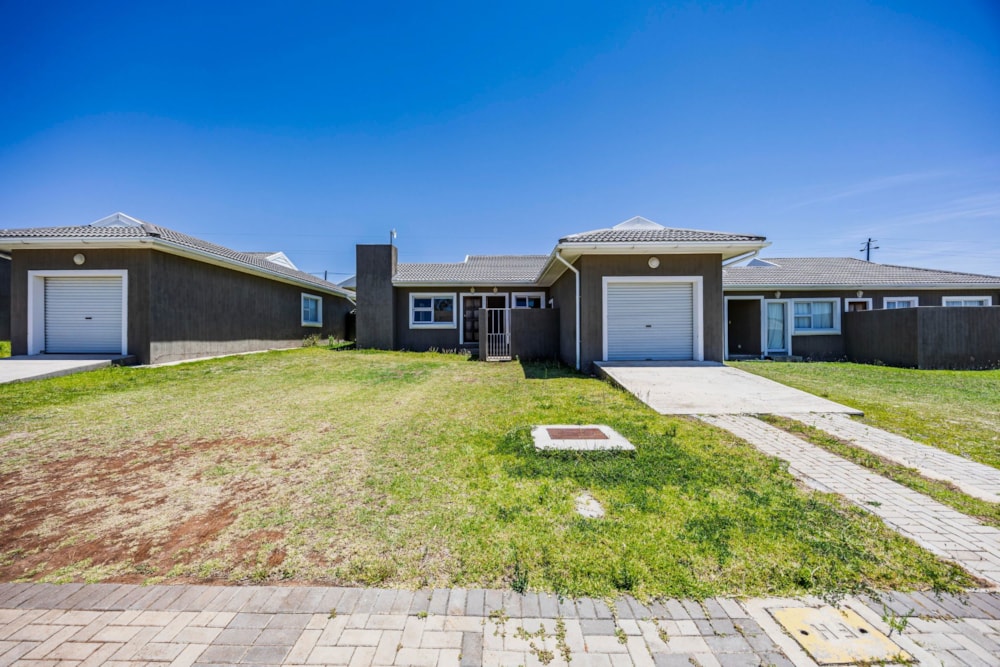 House for sale in Kidds Beach - 1EZ1724755