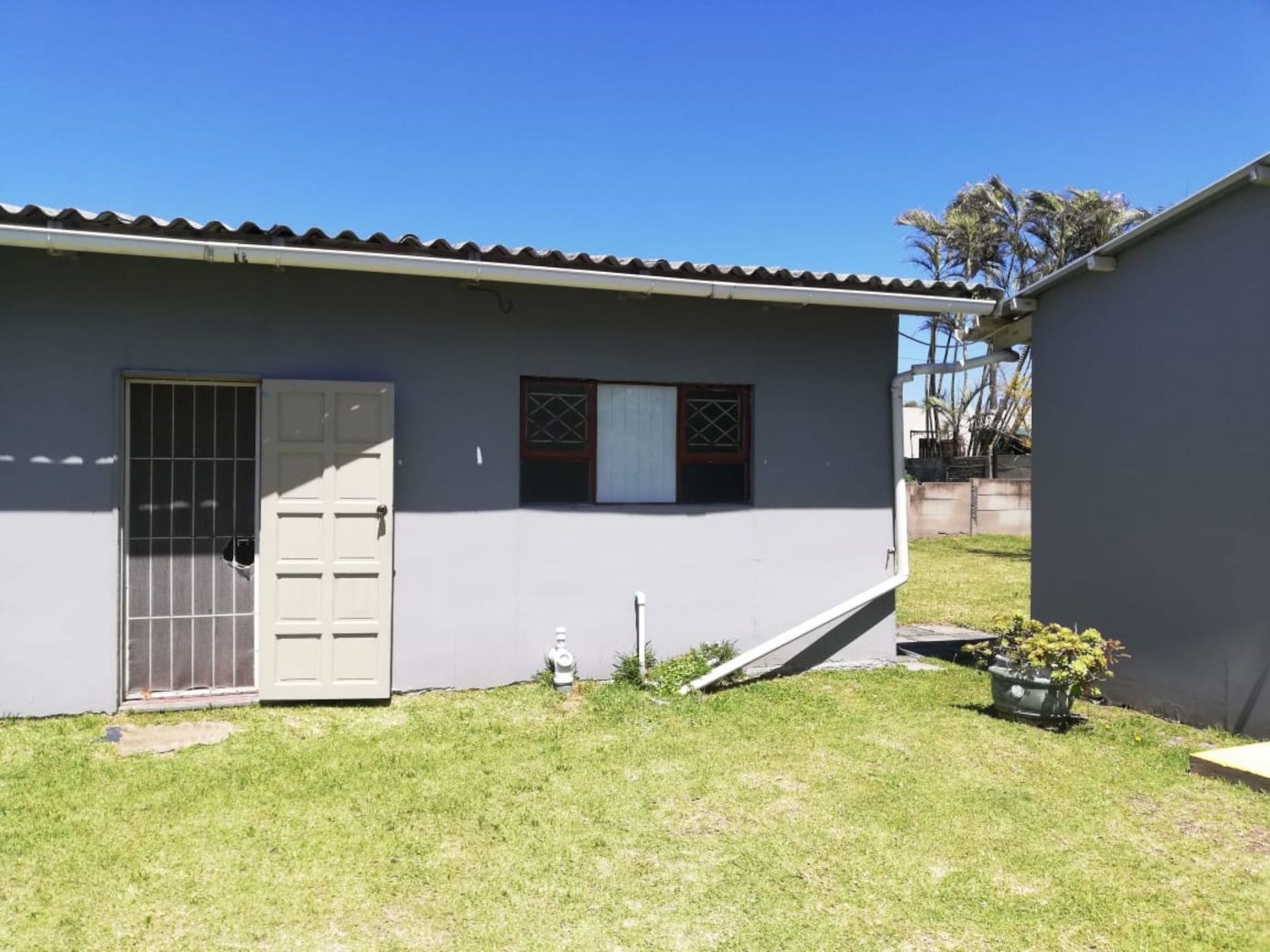 Garden apartment to rent in Gonubie - 1EZ1724761