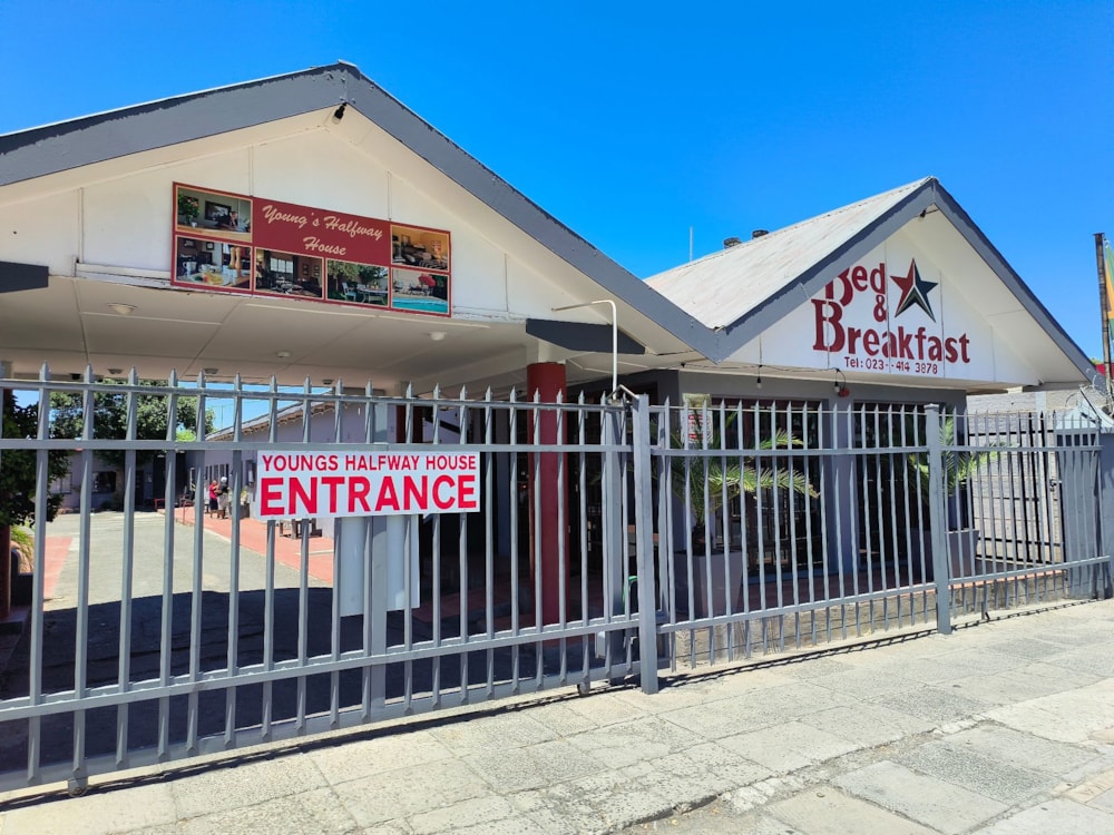 Guesthouse for sale in Middedorp, Beaufort West - 1KK1725232