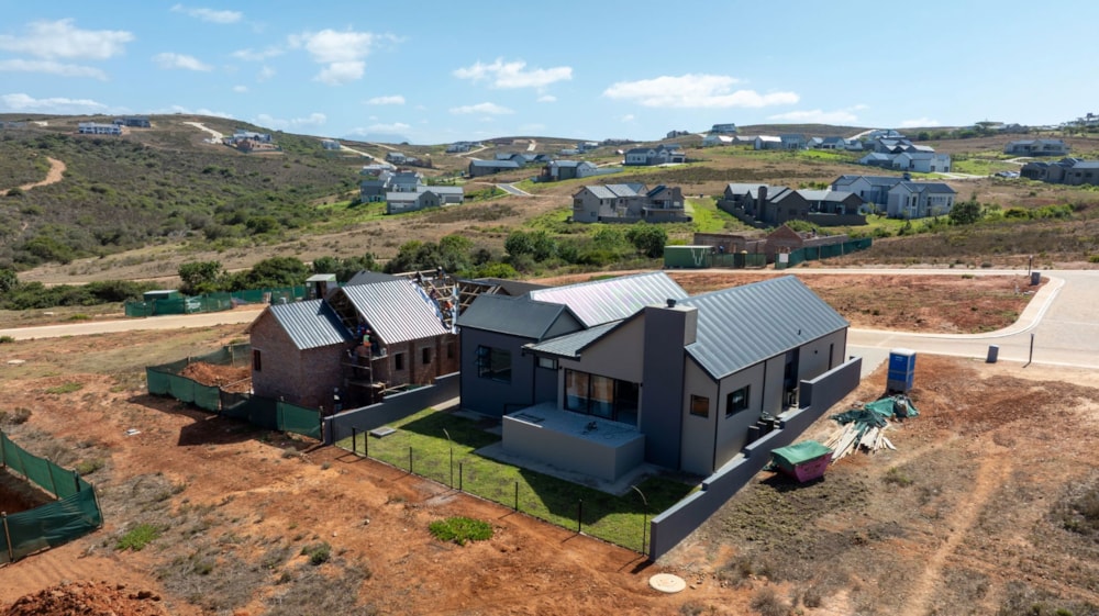 Security estate home for sale in Outeniquasbosch Wildlife Village - 1MB1725012