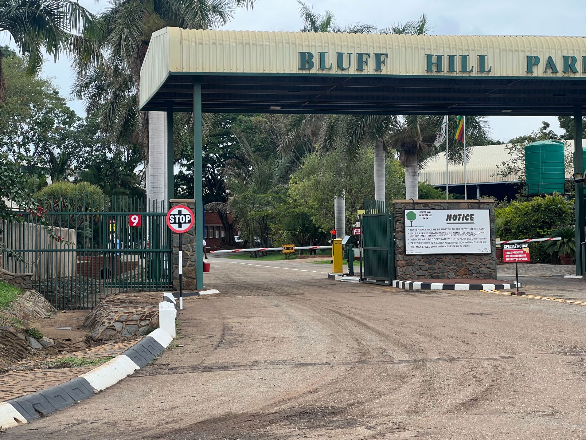 Commercial industrial property to rent in Bluffhill, Zimbabwe - 3ZB1724840