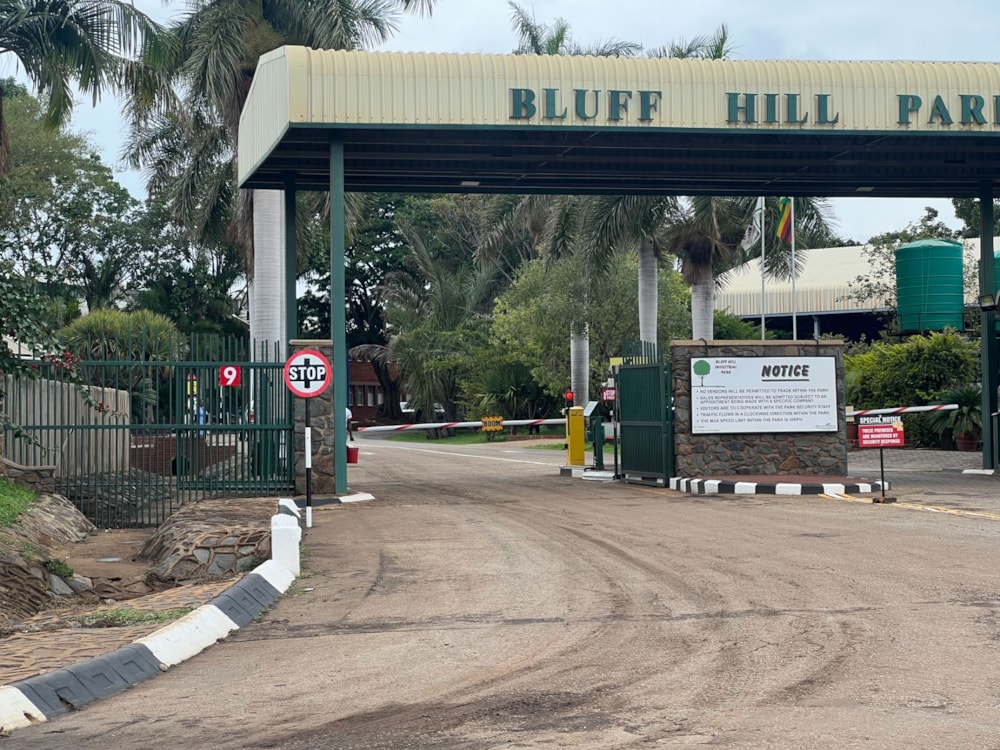 Commercial industrial property to rent in Bluffhill, Zimbabwe - 3ZB1724840 Commercial industrial property to rent in Bluffhill, Zimbabwe - 3ZB1724840