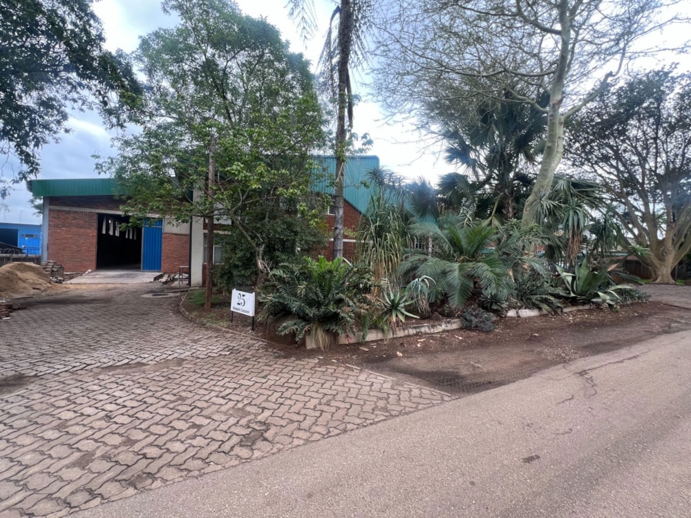 Commercial industrial property to rent in Bluffhill, Zimbabwe - 3ZB1724840 Commercial industrial property to rent in Bluffhill, Zimbabwe - 3ZB1724840