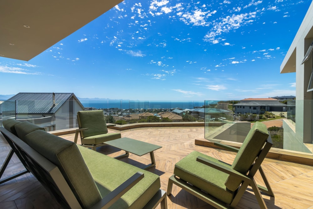 Double-storey house to rent in Plettenberg Bay - 1KG1724861