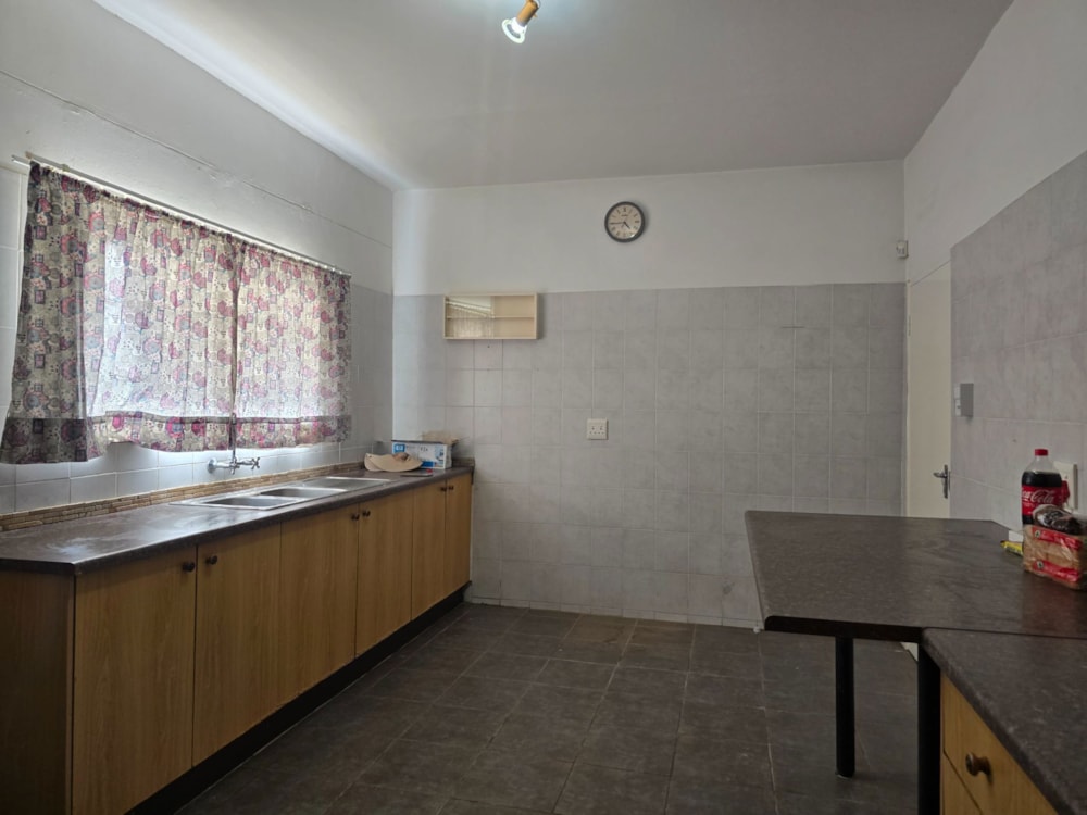 Double-storey house for sale in Phakalane, Botswana - 3BO1725040 Double-storey house for sale in Phakalane, Botswana - 3BO1725040