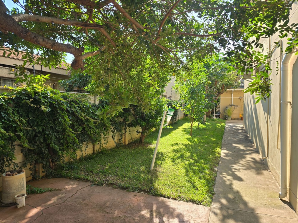 Double-storey house for sale in Phakalane, Botswana - 3BO1725040 Double-storey house for sale in Phakalane, Botswana - 3BO1725040