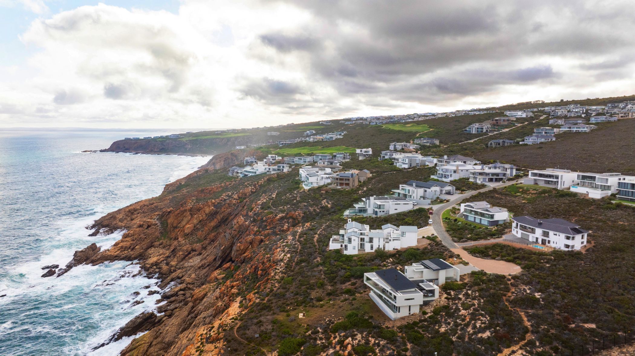 House to rent in Pinnacle Point Golf Estate - 1MB1724976