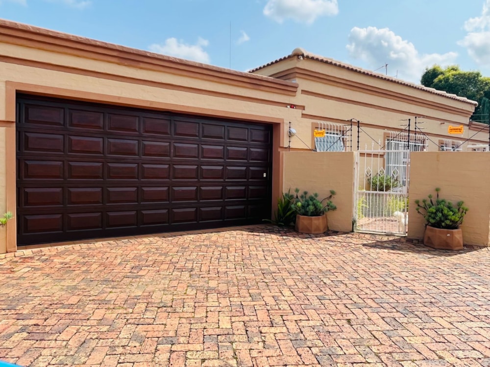 Townhouse for sale in Arcon Park - 1VT1725235